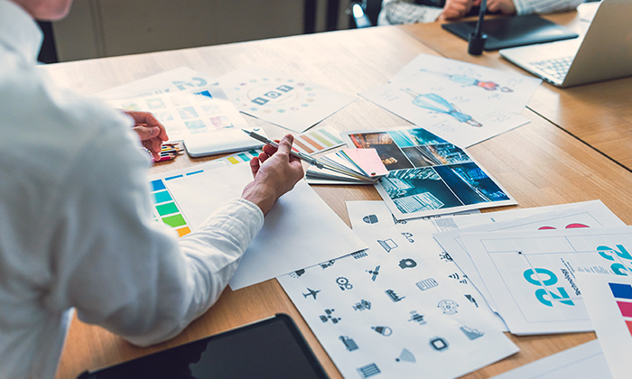 急なチラシの作成や納期の短い案件でもスピーディーに対応いたします